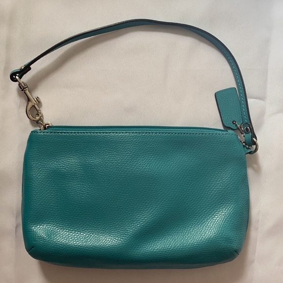 COACH Leather Turn Lock Medium Wristlet F 49472 turquoise - Picture 3 of 13